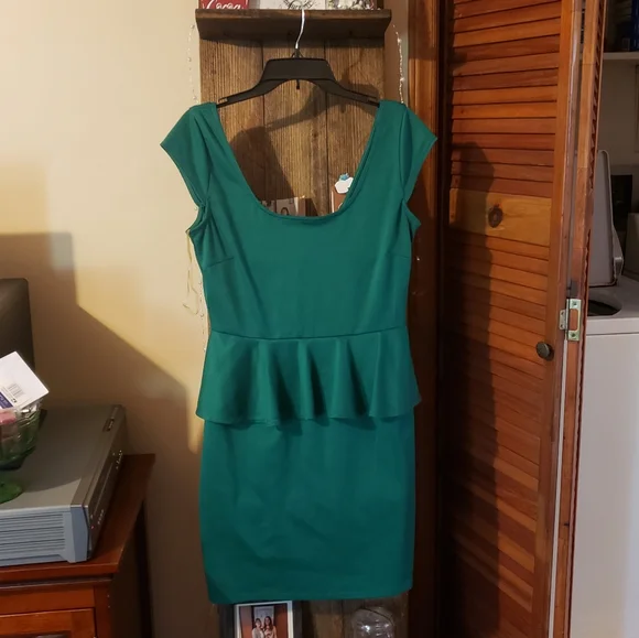 Accidentally In Love Dresses | Kelly Green Dress, Junior's Size L, Great Shape. | Color: Green | Size: Lj | Ekdbsc2014's Closet Accidentally In Love Dresses | Kelly Green Dress, Junior's Size L, Great Shape. | Color: Green | Size: Lj | Ekdbsc2014's Closet